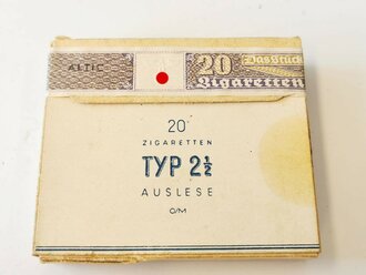 Pack "Typ 2 1/2 Auslese" Zigaretten, ungeöffnet, Steuerbanderole mit Hakenkreuz