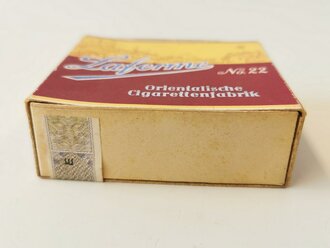 Pack "Laferme" Zigaretten, ungeöffnet, Steuerbanderole mit Hakenkreuz