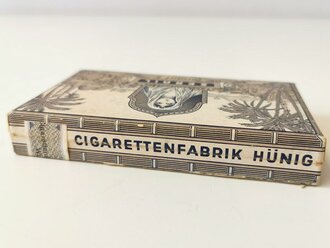 Pack "Serail Format E" Zigaretten, ungeöffnet, Steuerbanderole mit Hakenkreuz