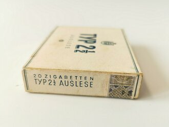 Pack "Typ 2 1/2 Auslese" Zigaretten, ungeöffnet, Steuerbanderole mit Hakenkreuz