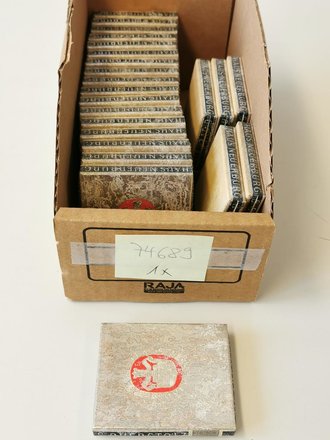 Schachtel Zigaretten "Overstolz" ungeöffnet , Steuerbanderole mit Hakenkreuz, aus der originalen Umverpackung, nicht in gutem Zustand