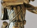 Schießpreis Heer, plastische Darstellung eines Infanteristen auf Marmorsockel. Gesamthöhe 25cm, Spritzguss versilbert