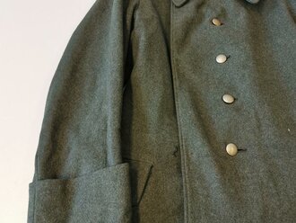 Heer, Mantel für Mannschaften in gutem Zustand, kein Kammerstempel erkennbar, getragenes Stück, Schulterbreite 43 cm, Armlänge 65 cm