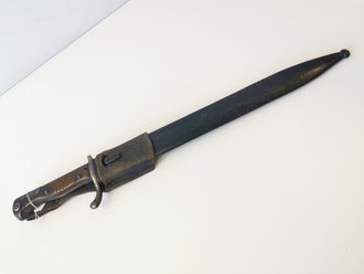 Preußen, Seitengewehr M98/05 alter Art in Scheide neuer Art, dise überlackiert. Ordentliche Klinge von Erfurt datiert 1910. das ganze in passendem Koppelschuh