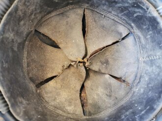 Frankreich 1.Weltkrieg, Stahlhelm Adrian für Infanterie, ungereinigter Fundzustand