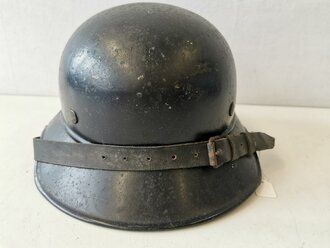 Luftschutz Stahlhelm,  guter Zustand, überlackiertes Stück