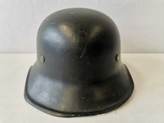 Stahlhelm Luftschutz, Originallack, hatte nie ein Emblem. Einteiliges Modell, der Kinnriemen aus Kunststoff leider defekt.