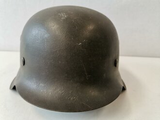 Heer, Stahlhelm M42. Originallack, Glockengrösse 66,...