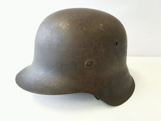 Luftwaffe, Stahlhelm M42, Grüner  Originallack, wohl für Felddivision. Die Umrisse des Adlers deutlich sichtbar, der Adler selbst ist vergangen. Innenfutter  original zugehörig