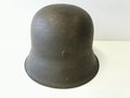 Luftwaffe, Stahlhelm M42, Grüner  Originallack, wohl für Felddivision. Die Umrisse des Adlers deutlich sichtbar, der Adler selbst ist vergangen. Innenfutter  original zugehörig