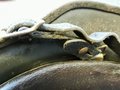 Heer, Stahlhelm Modell 1940. Original lackiertes Stück, das gefettete Innenfutter und Kinnriemen zugehörig, der Helm hatte nie ein Abzeichen