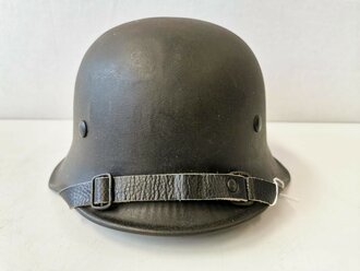 Feuerwehr Stahlhelm III.Reich. Schwarzer Originallack,...