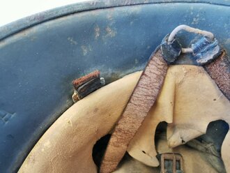 Deutsches Rotes Kreuz III.Reich, original lackierter Stahlhelm, das Abzeichen oberflächlich berieben