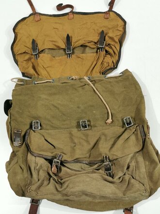 Rucksack für Gebirgstruppen, getragenes Stück datiert 1942