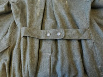 Heer, schwerer Wintermantel in gutem Zustand, auf dem Rücken "PW" für Prisoner of war