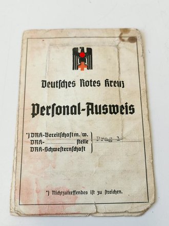 Deutsches Rotes Kreuz Personalausweis einer Helferin in Prag, ausgestellt 1942. Stark getragen