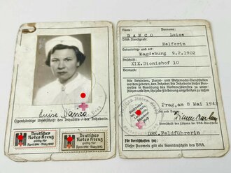 Deutsches Rotes Kreuz Personalausweis einer Helferin in Prag, ausgestellt 1942. Stark getragen