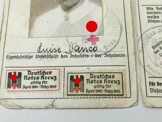 Deutsches Rotes Kreuz Personalausweis einer Helferin in Prag, ausgestellt 1942. Stark getragen