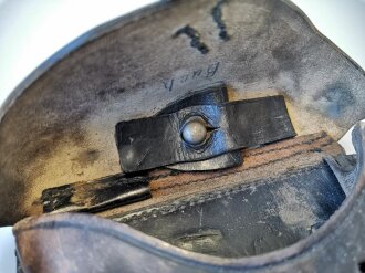 Koffertasche P08 datiert 1934, ungereinigtes Stück, eine Koppelschlaufe zeitgenössisch repariert