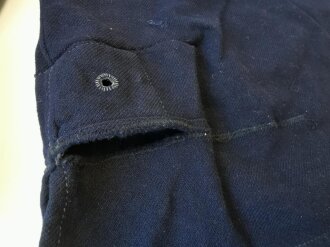Kriegsmarine blaues Hemd für Mannschaften, getragenes Stück, Schulterbreite 56 cm, Armlänge 51 cm