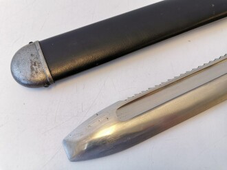 Deutsches Rotes Kreuz Hauer für Mannschaften. Späte Fertigung aus versilbertem Zink, die Scheide gereinigt und überlackiert, saubere Klinge