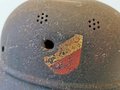 Stahlhelm Deutsch 2.Weltkrieg. Tiefdunkelblau oder schwarzer Originallack, diverse Splitterschäden