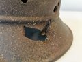 Stahlhelm Deutsch 2.Weltkrieg. Tiefdunkelblau oder schwarzer Originallack, diverse Splitterschäden