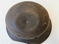 Stahlhelm Deutsch 2.Weltkrieg. Tiefdunkelblau oder schwarzer Originallack, diverse Splitterschäden