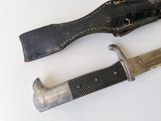 Kaiserreich, kurzes Seitengewehr M1898 ( KS98 ) wuchtiges Eigentumstück mit Sägerücken, Hersteller Eickhorn. Vor längerer Zeit gereinigtes Stück, die Scheide alt überlackiert.