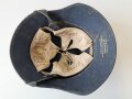 Luftschutz Stahlhelm, Originallack, der linke Teil des Abzeichens zerkratzt