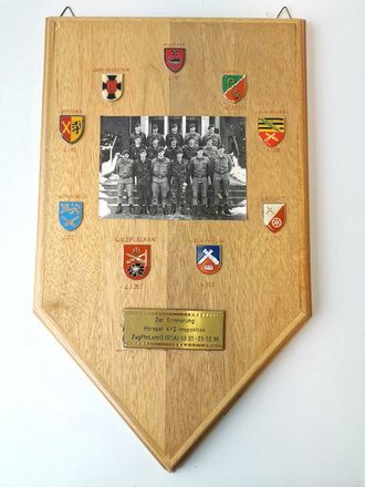 Bundeswehr , dekorative Wandtafel aus Holz " Zur Erinnerung ZugFhrLehrG 1996" Maße 57 x 34cm, 2 Plaketten haben sich gelöst