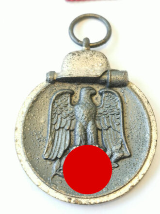 Medaille Winterschlacht im Osten, Hersteller "19" im Bandring für E.Ferdinand Wiedmann, Frankfurt a. Main