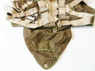 Gurtzeug mit Packsack zum RZ20 Sprung Fallschirm für Fallschirm Truppen datiert 1942. Guter Zustand, lediglich 2 grosse D-Ringe und ein Gegenhaken zum Verschluss fehlen