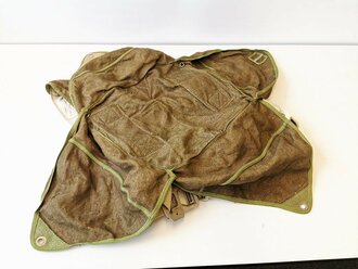 Gurtzeug mit Packsack zum RZ20 Sprung Fallschirm für Fallschirm Truppen datiert 1942. Guter Zustand, lediglich 2 grosse D-Ringe und ein Gegenhaken zum Verschluss fehlen