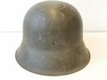 Heer, Stahlhelm M42 . Originallack, Futter und Kinnriemen dabei, es fehlen die Nieten