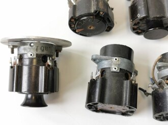 7 Stück Röhre Wehrmacht in Fassung, Funktion nicht geprüft