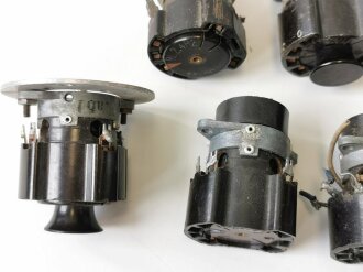 7 Stück Röhre Wehrmacht in Fassung, Funktion nicht geprüft