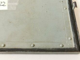 Deckel für ein Funkgerät der Wehrmacht, Breite wie Torn.E.b., aber nicht hoch genug. Aussenmaße 20,3 x 34cm