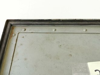 Deckel für ein Funkgerät der Wehrmacht, Breite wie Torn.E.b., aber nicht hoch genug. Aussenmaße 20,3 x 34cm