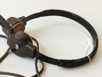 Kehlkopfmikrofon mit Umschalter für Funkgeräte der Wehrmacht, Kabel sicherlich neuzeitlich ergänzt, insgesamt überarbeitet, Funktion nicht geprüft