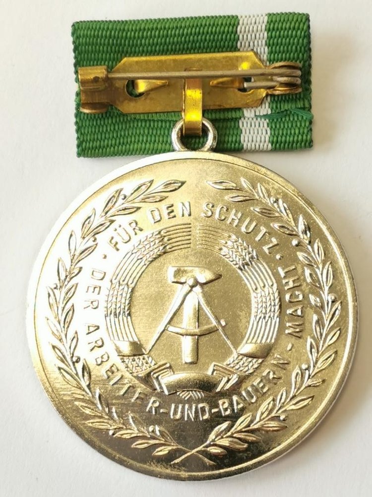 DDR Medaille für treue Dienste freiwilliger Helfer beim Schutz der St