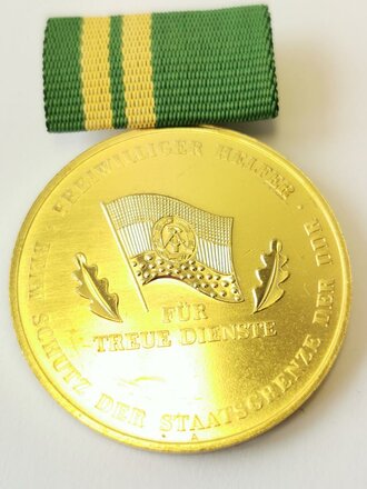 DDR Medaille für treue Dienste freiwilliger Helfer beim Schutz der Staatsgrenze der Deutschen Demokratischen Republik , 6. Stufe für 30 Jahre