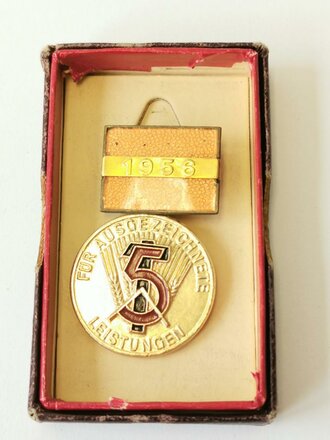 DDR Medaille für ausgezeichnete Leistungen mit...