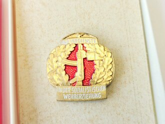 DDR, bronzene Ehrennadel für Verdienste in der...