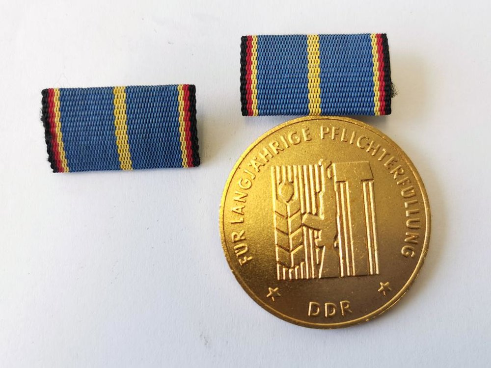 so318 Pflichterfüllung zur Stärkung der Landesverteidigung Medaille für langj