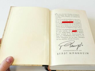 Adolf Hitler "Mein Kampf" Hochzeitsausgabe der Stadt Mannheim in gutem Zustand, der Schuber beschädigt