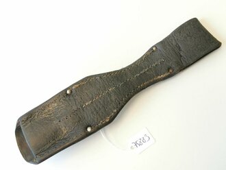 Koppelschuh zum Seitengewehr M84/98 für K98 der Wehrmacht, Leder im Bereich der Koppelschlaufe rissig