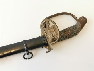 Preußen, Infanterie Offiziers Degen M 1889 mit minimal verbogenem Klappgefäß, die Scheide alt überlackiert, die Klinge gekürzt