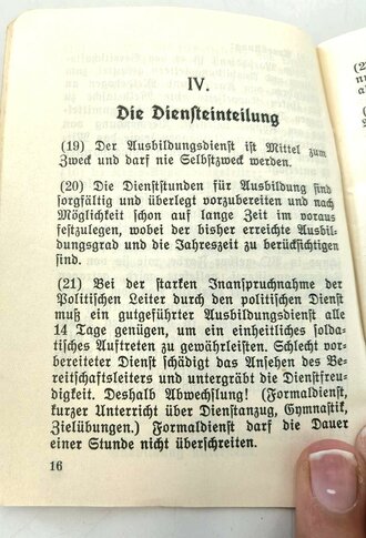 Ausbildungsvorschrift für die politischen Leiter der NSDAP, 79 Seiten, Kleinformat