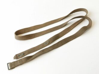 Langer Trageriemen für eine Gasmaskendose der Wehrmacht, Metallbeschlag defekt